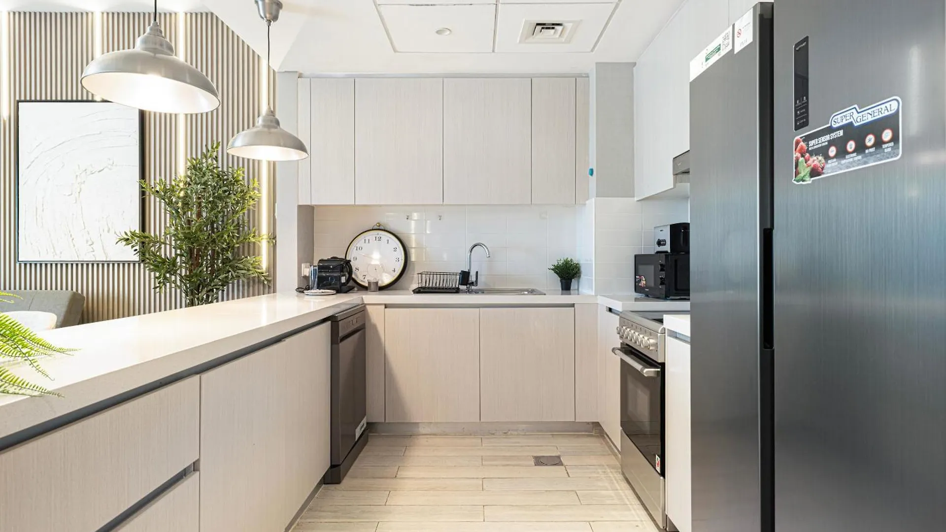 אבו דאבי Luxury 4 Bedroom Apartment With Ferrari World And Sea Views, Yas Island Waterfront, Pool, Gym, Playground, Walk To Yas Mall אבו דאבי