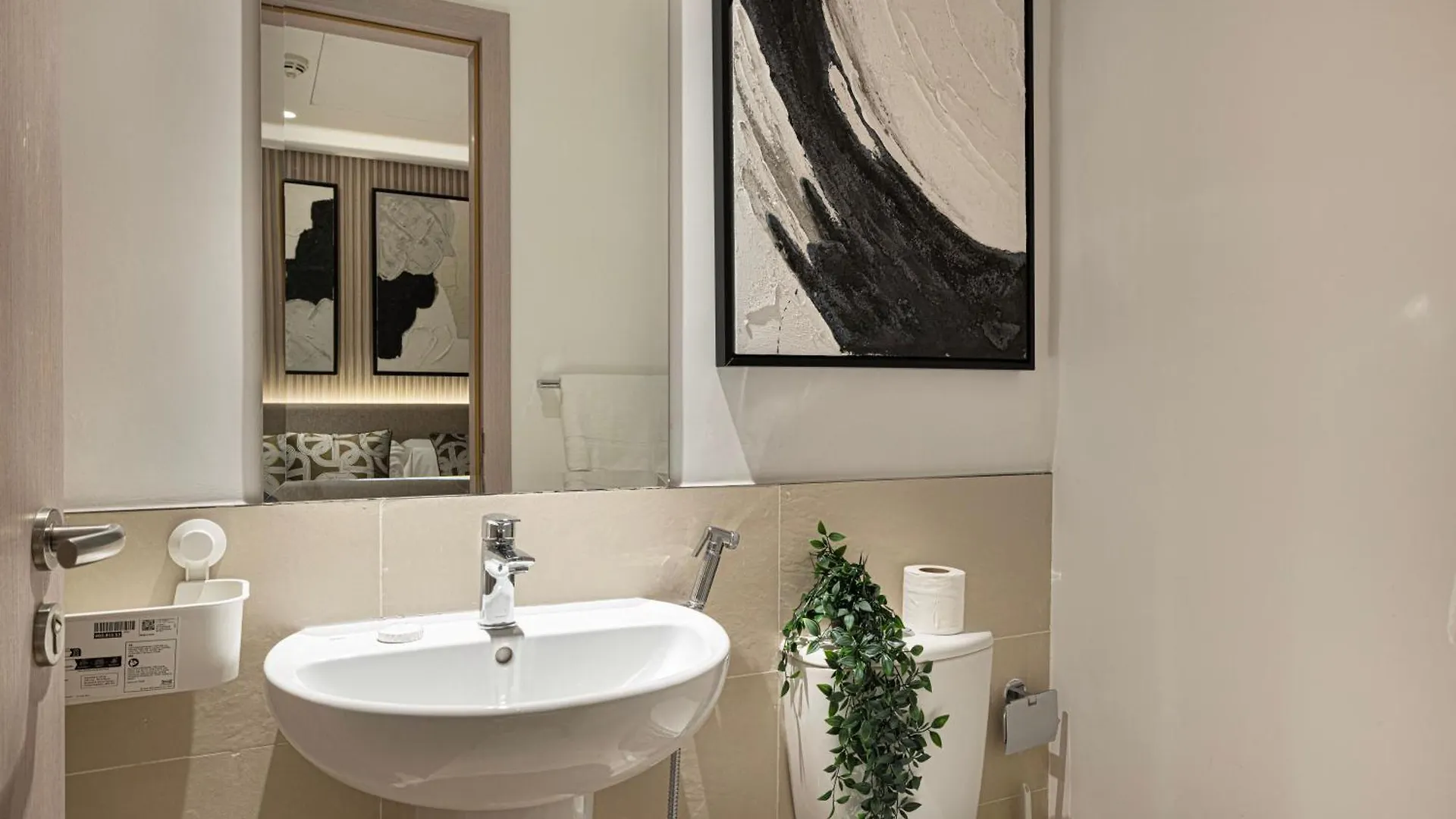 אבו דאבי Luxury 4 Bedroom Apartment With Ferrari World And Sea Views, Yas Island Waterfront, Pool, Gym, Playground, Walk To Yas Mall איחוד האמירויות הערביות