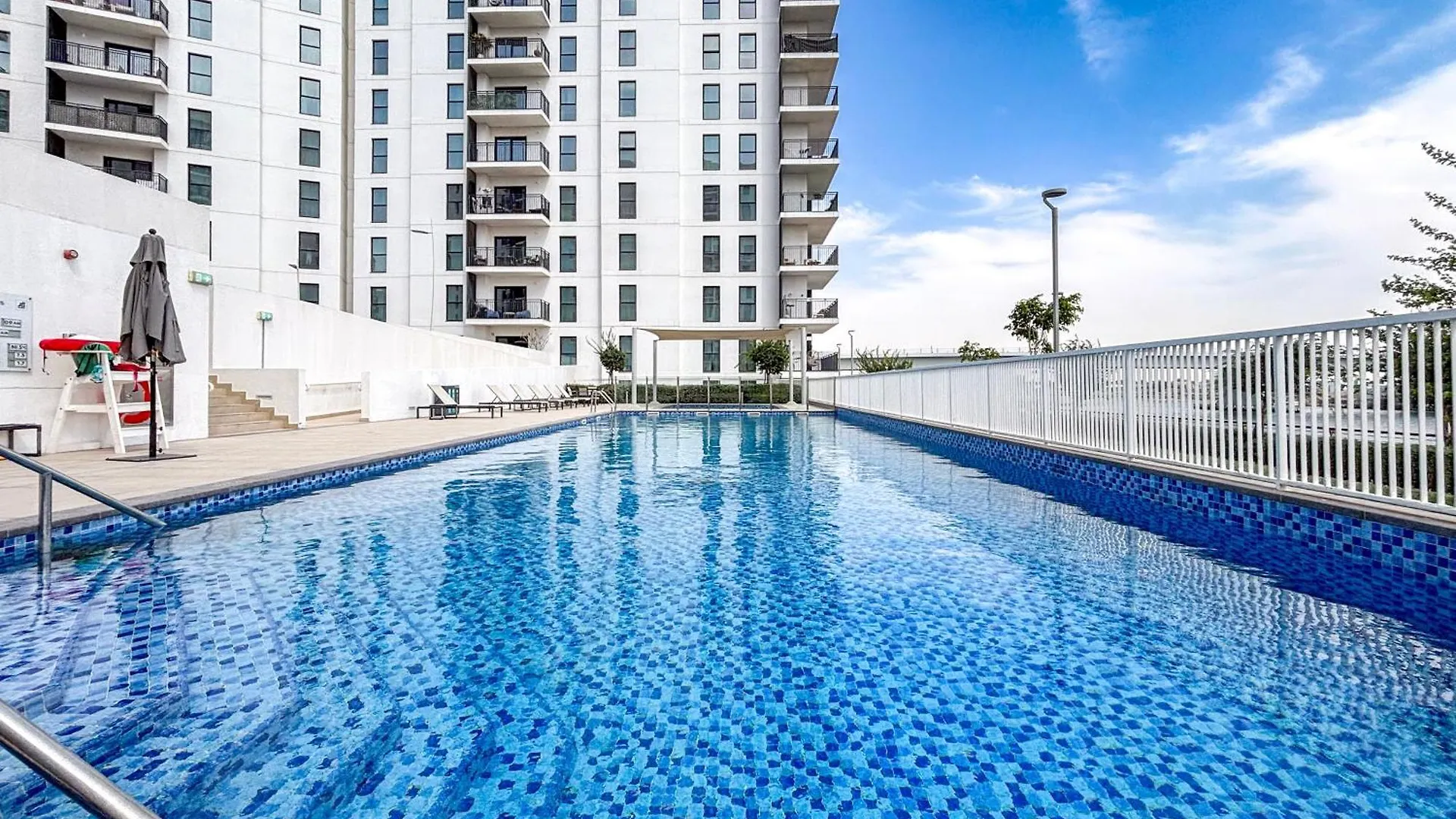 Luxury 4 Bedroom Apartment With Ferrari World And Sea Views, Yas Island Waterfront, Pool, Gym, Playground, Walk To Yas Mall 아부다비