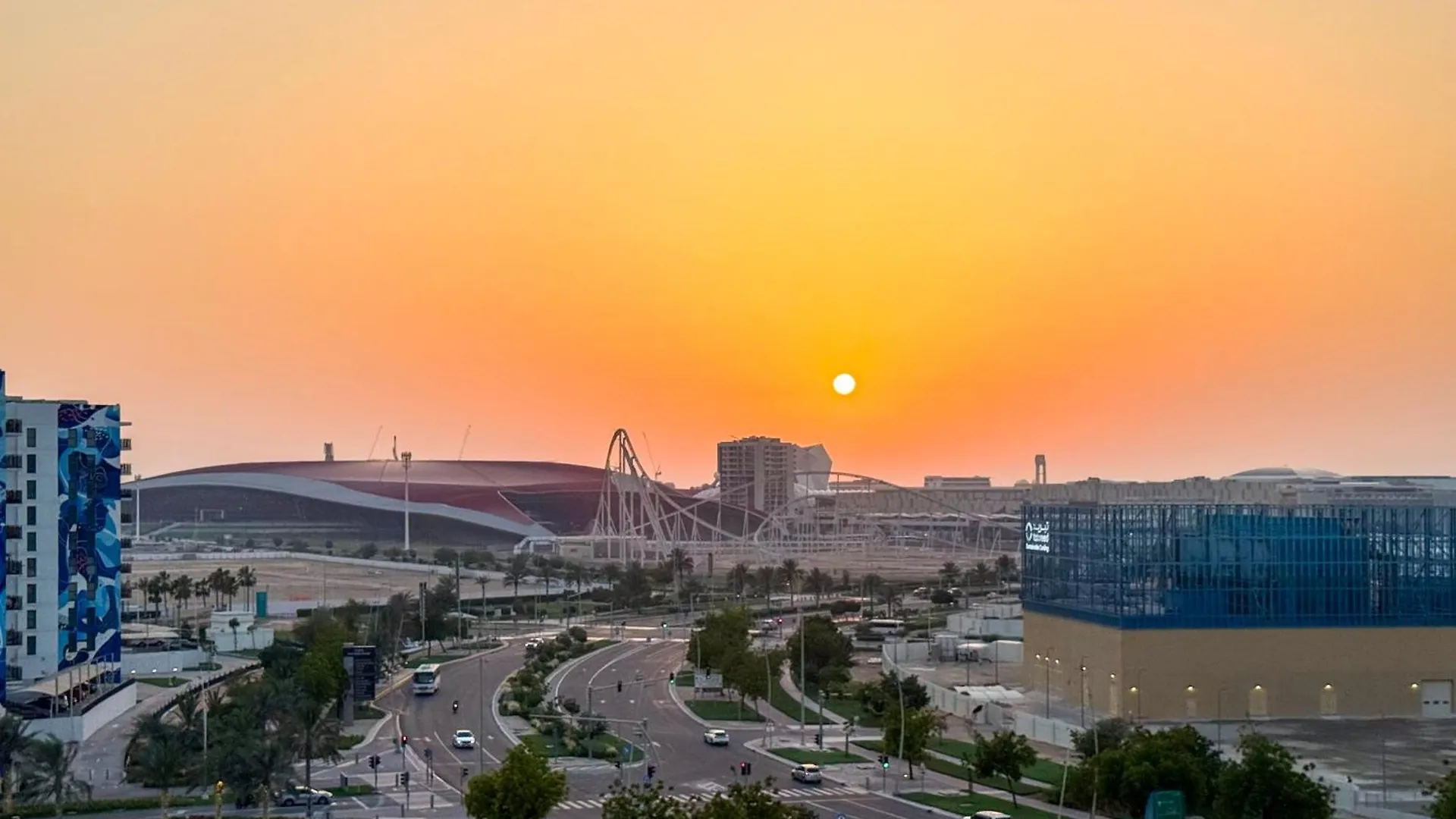 Luxury 4 Bedroom Apartment With Ferrari World And Sea Views, Yas Island Waterfront, Pool, Gym, Playground, Walk To Yas Mall 아부다비 0*,  아랍에미리트