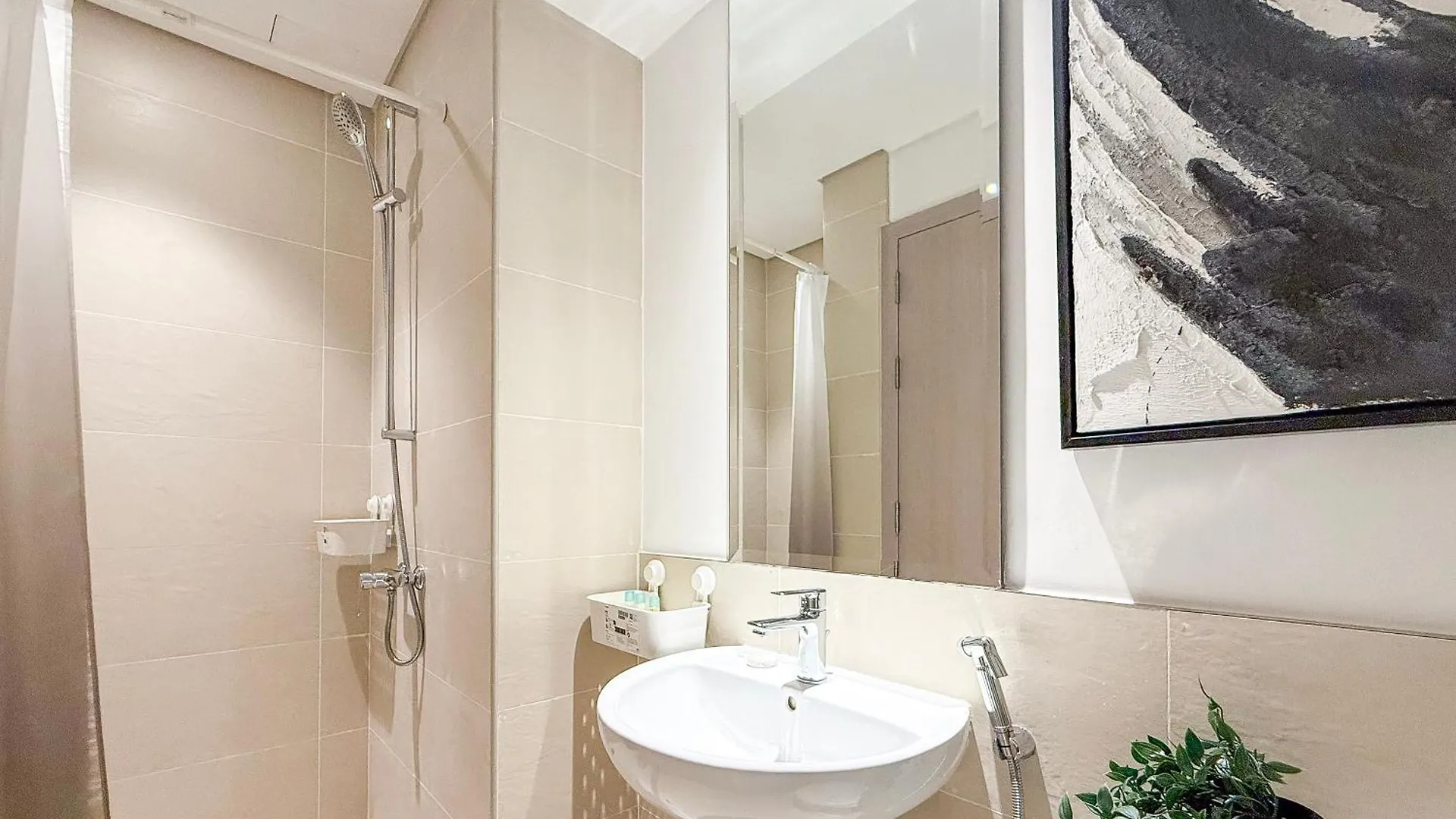 Luxury 4 Bedroom Apartment With Ferrari World And Sea Views, Yas Island Waterfront, Pool, Gym, Playground, Walk To Yas Mall 아부다비