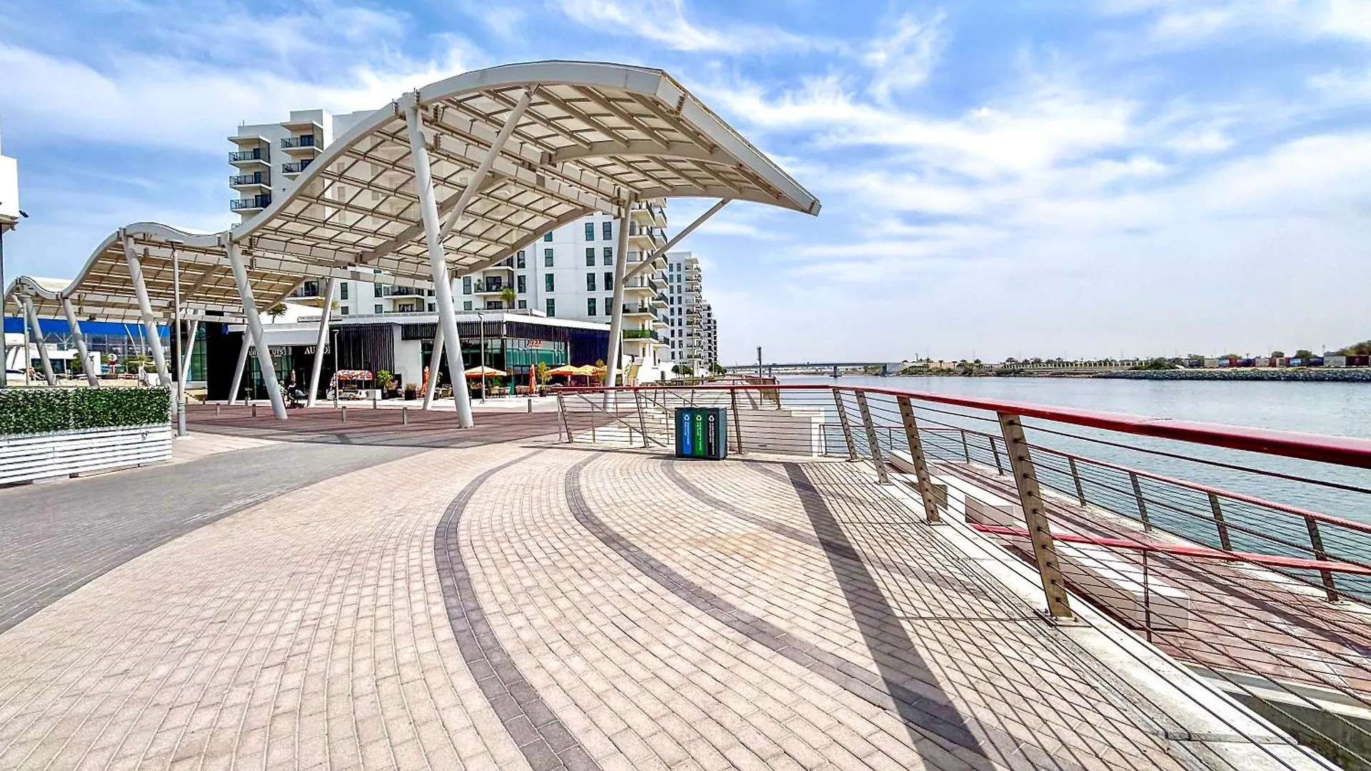 Luxury 4 Bedroom Apartment With Ferrari World And Sea Views, Yas Island Waterfront, Pool, Gym, Playground, Walk To Yas Mall 아부다비