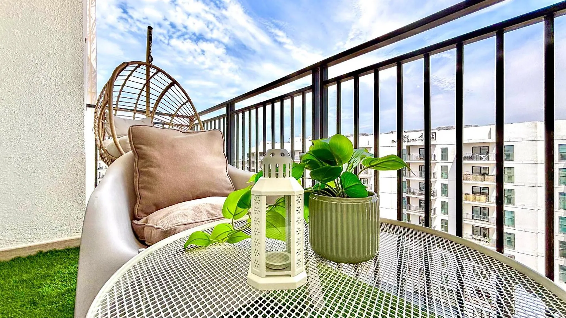 Luxury 4 Bedroom Apartment With Ferrari World And Sea Views, Yas Island Waterfront, Pool, Gym, Playground, Walk To Yas Mall 아부다비 0*,