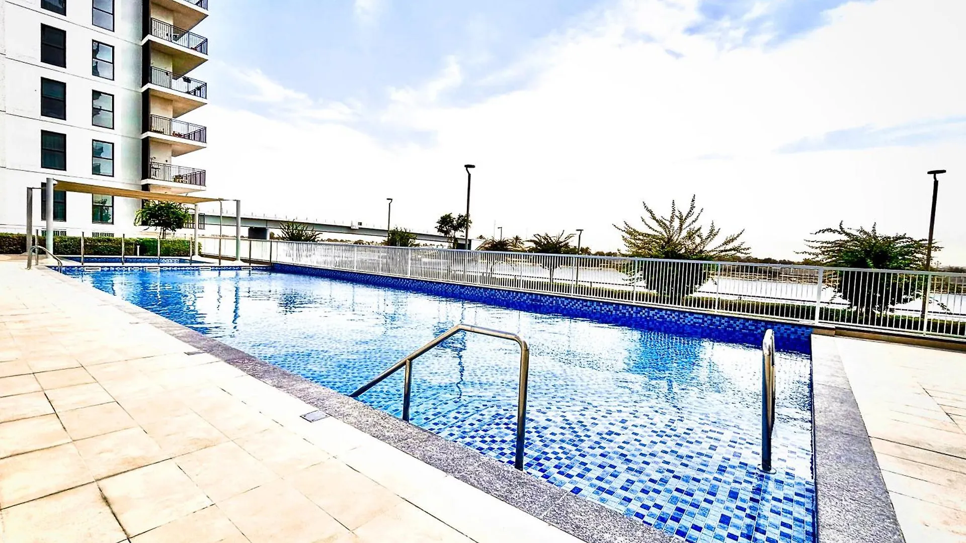 Luxury 4 Bedroom Apartment With Ferrari World And Sea Views, Yas Island Waterfront, Pool, Gym, Playground, Walk To Yas Mall 아부다비