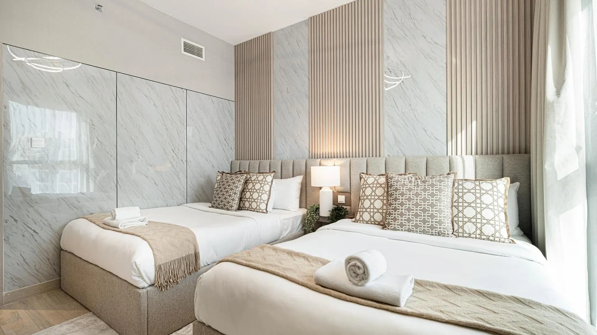 Luxury 4 Bedroom Apartment With Ferrari World And Sea Views, Yas Island Waterfront, Pool, Gym, Playground, Walk To Yas Mall 아부다비 0*,